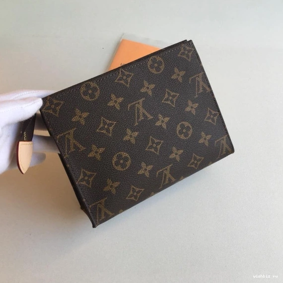 WIS VUITTON LOUIS POUCH TOILETRY 19 0224